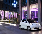 Toyota IQ outside